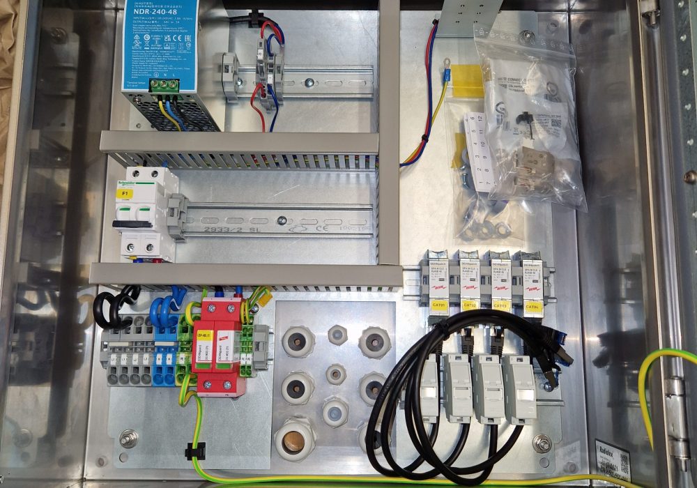 Anschlussbox VideoüberwachungAnschlusskasten IP-KameraAnschlusskasten VideoübertragungAnschlusskasten VideoüberwachungAnschlusskasten für VideoübertragungssystemeAnschlusskasten für VideoüberwachungssystemeAnschlusskasten für die Verkabelung von ÜberwachungskamerasAnschlusskästen für VideoüberwachungsanlagenAußeninstallationskasten für IP-KamerasAußenschaltschrank für ÜberwachungskamerasAußenverteilerkasten für KamerasystemeIP-Kamera Anschlusskästen für AußenanlagenInstallationsbox VideoübertragungInstallationsbox VideoüberwachungInstallationsdose ÜberwachungskameraInstallationsgehäuse für SicherheitskamerasInstallationsgehäuse für ÜberwachungskamerasInstallationskasten IP-KameraInstallationskasten VideoüberwachungInstallationskasten am Mast für VideoüberwachungInstallationskasten für KameraverkabelungInstallationskasten für VideoübertragungInstallationskasten für ÜberwachungssystemeInstallationsschrank VideoüberwachungKamerainstallation am MastKameraverbindungskastenKlemmkasten VideoüberwachungKlemmkasten für sichere VideoüberwachungKontrollbox für KamerasystemeKontrollschrank VideoüberwachungMastbefestigung VideoüberwachungMastbefestigung für AnschlusskästenMasteinbau für VideoüberwachungskästenMastinstallation für Überwachungskamera-GehäuseSchaltgehäuse für KamerasystemeSchaltkasten IP-KameraSchaltkasten VideoüberwachungSchaltkasten für KamerasystemeSchaltkasten für VideosystemeSchaltkasten für ÜberwachungskamerasystemeSchaltschrank VideoüberwachungSchaltschrank für Videoüberwachung im AußenbereichSchutzkasten für IP-KamerasSchutzkasten für IP-Kameras im FreienSchutzkasten für sichere VideoüberwachungSteuerkasten VideoüberwachungSteuerkasten ÜberwachungssystemVerbindungskasten VideoübertragungVerbindungskasten VideoüberwachungVerbindungskasten für SicherheitskamerasVerkabelungsbox für VideoüberwachungVerteilerbox VideoüberwachungVerteilerbox für VideoübertragungVerteilerboxen für ÜberwachungsanlagenVerteilerkasten IP-KameraVerteilerkasten VideoübertragungVerteilerkasten VideoüberwachungVerteilerkasten für SicherheitskamerasVerteilerkasten für VideoüberwachungssystemeVerteilerkasten ÜberwachungssystemVideoüberwachung MasteinbauVideoüberwachung MastinstallationWetterfeste Verteilerbox für IP-KamerasWetterfester Anschlusskasten für IP-KamerasWetterfester Schaltkasten für VideoüberwachungWetterfester Verteilerkasten für IP-KamerasWitterungsbeständiger Installationskasten für IP-KamerasÜbertragungskastenÜberwachungskamera MasteinbauÜberwachungskamera-Schaltgehäuse