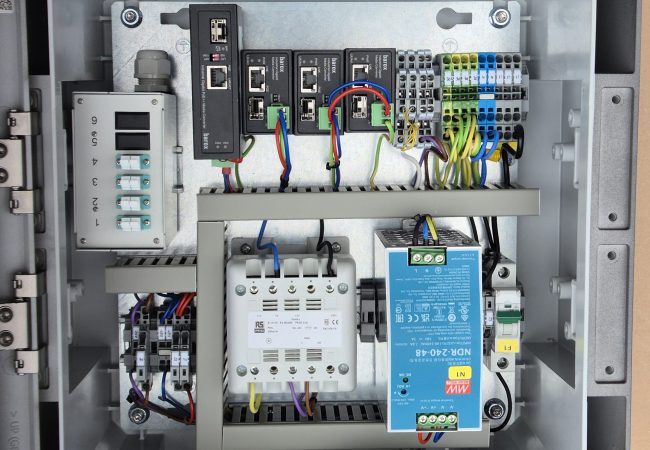 Verkabelung Sicherheitstechnik Hardware SwitcherEdelstahl Innenbau Anschlussbox VideoüberwachungAnschlusskasten IP-KameraAnschlusskasten VideoübertragungAnschlusskasten VideoüberwachungAnschlusskasten für VideoübertragungssystemeAnschlusskasten für VideoüberwachungssystemeAnschlusskasten für die Verkabelung von ÜberwachungskamerasAnschlusskästen für VideoüberwachungsanlagenAußeninstallationskasten für IP-KamerasAußenschaltschrank für ÜberwachungskamerasAußenverteilerkasten für KamerasystemeIP-Kamera Anschlusskästen für AußenanlagenInstallationsbox VideoübertragungInstallationsbox VideoüberwachungInstallationsdose ÜberwachungskameraInstallationsgehäuse für SicherheitskamerasInstallationsgehäuse für ÜberwachungskamerasInstallationskasten IP-KameraInstallationskasten VideoüberwachungInstallationskasten am Mast für VideoüberwachungInstallationskasten für KameraverkabelungInstallationskasten für VideoübertragungInstallationskasten für ÜberwachungssystemeInstallationsschrank VideoüberwachungKamerainstallation am MastKameraverbindungskastenKlemmkasten VideoüberwachungKlemmkasten für sichere VideoüberwachungKontrollbox für KamerasystemeKontrollschrank VideoüberwachungMastbefestigung VideoüberwachungMastbefestigung für AnschlusskästenMasteinbau für VideoüberwachungskästenMastinstallation für Überwachungskamera-GehäuseSchaltgehäuse für KamerasystemeSchaltkasten IP-KameraSchaltkasten VideoüberwachungSchaltkasten für KamerasystemeSchaltkasten für VideosystemeSchaltkasten für ÜberwachungskamerasystemeSchaltschrank VideoüberwachungSchaltschrank für Videoüberwachung im AußenbereichSchutzkasten für IP-KamerasSchutzkasten für IP-Kameras im FreienSchutzkasten für sichere VideoüberwachungSteuerkasten VideoüberwachungSteuerkasten ÜberwachungssystemVerbindungskasten VideoübertragungVerbindungskasten VideoüberwachungVerbindungskasten für SicherheitskamerasVerkabelungsbox für VideoüberwachungVerteilerbox VideoüberwachungVerteilerbox für VideoübertragungVerteilerboxen für ÜberwachungsanlagenVerteilerkasten IP-KameraVerteilerkasten VideoübertragungVerteilerkasten VideoüberwachungVerteilerkasten für SicherheitskamerasVerteilerkasten für VideoüberwachungssystemeVerteilerkasten ÜberwachungssystemVideoüberwachung MasteinbauVideoüberwachung MastinstallationWetterfeste Verteilerbox für IP-KamerasWetterfester Anschlusskasten für IP-KamerasWetterfester Schaltkasten für VideoüberwachungWetterfester Verteilerkasten für IP-KamerasWitterungsbeständiger Installationskasten für IP-KamerasÜbertragungskastenÜberwachungskamera MasteinbauÜberwachungskamera-Schaltgehäuse